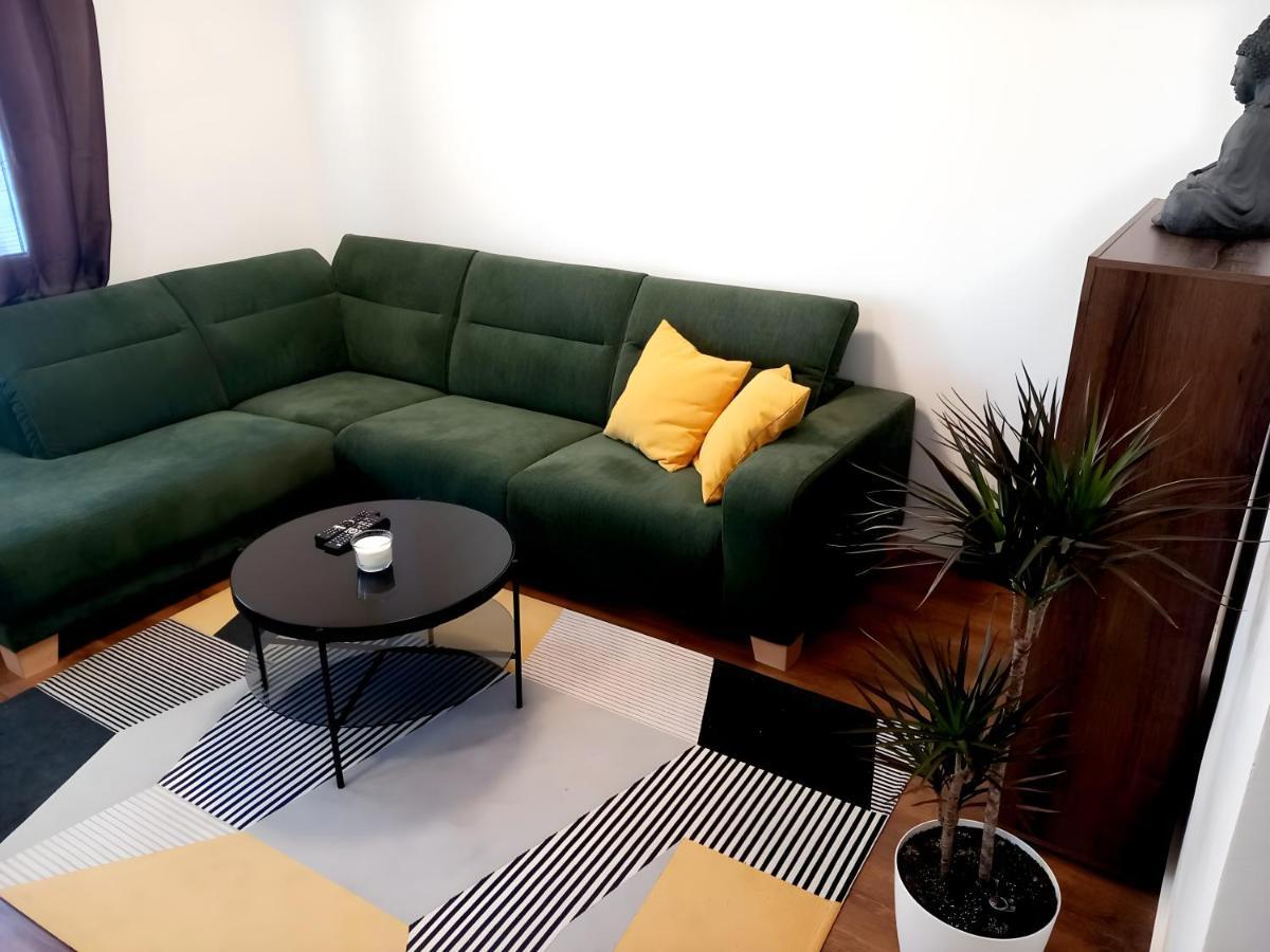 Stylovy Apartman V Samorine Esterno foto