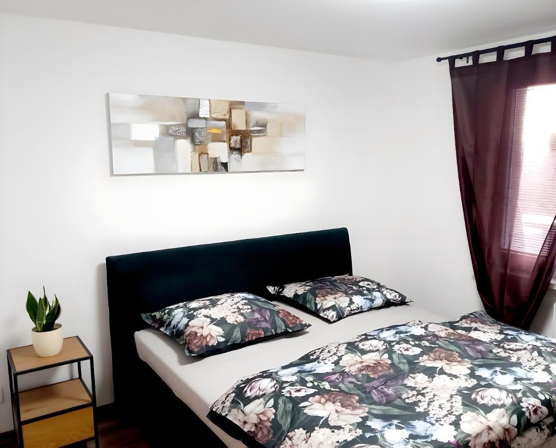 Stylovy Apartman V Samorine Esterno foto